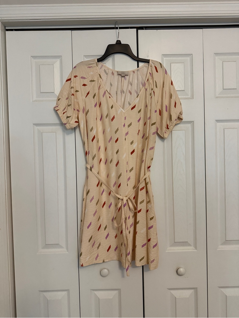 LOFT Beige V-Neck Short Sleeve Tie-Waist Mini Dress with Multicolor Dash Print